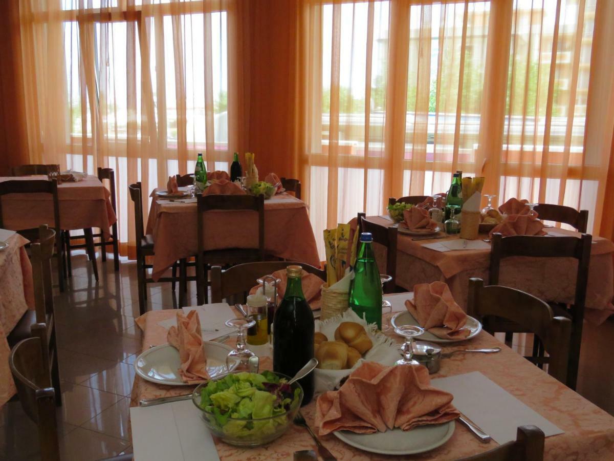 Hotel Cliff Rimini Extérieur photo