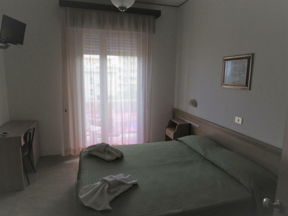 Hotel Cliff Rimini Extérieur photo